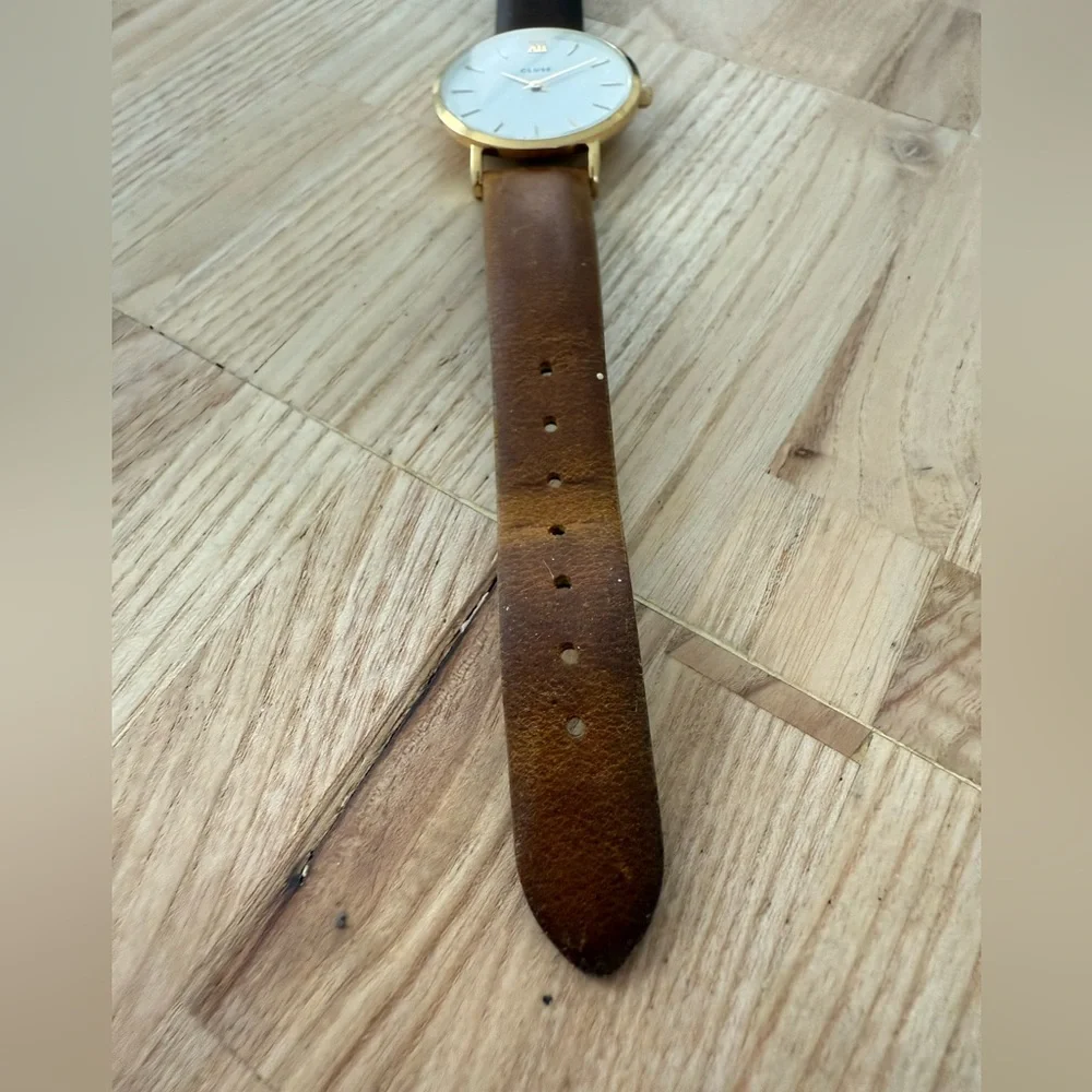 Cluse ladies gold tone brown leather watch NEW BATTERY